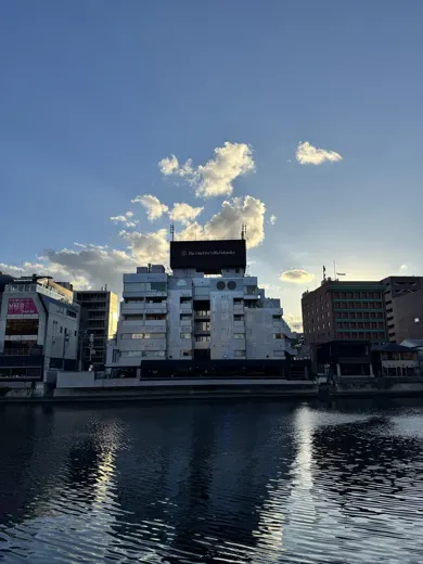 10月7日 · 河岸倒影与白云 · 第8张精选照片