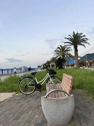 10月9日 · 海边的咖啡与自行车 · 第16张精选照片