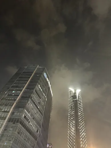 10月10日 · 夜色中的高楼 · 第10张精选照片